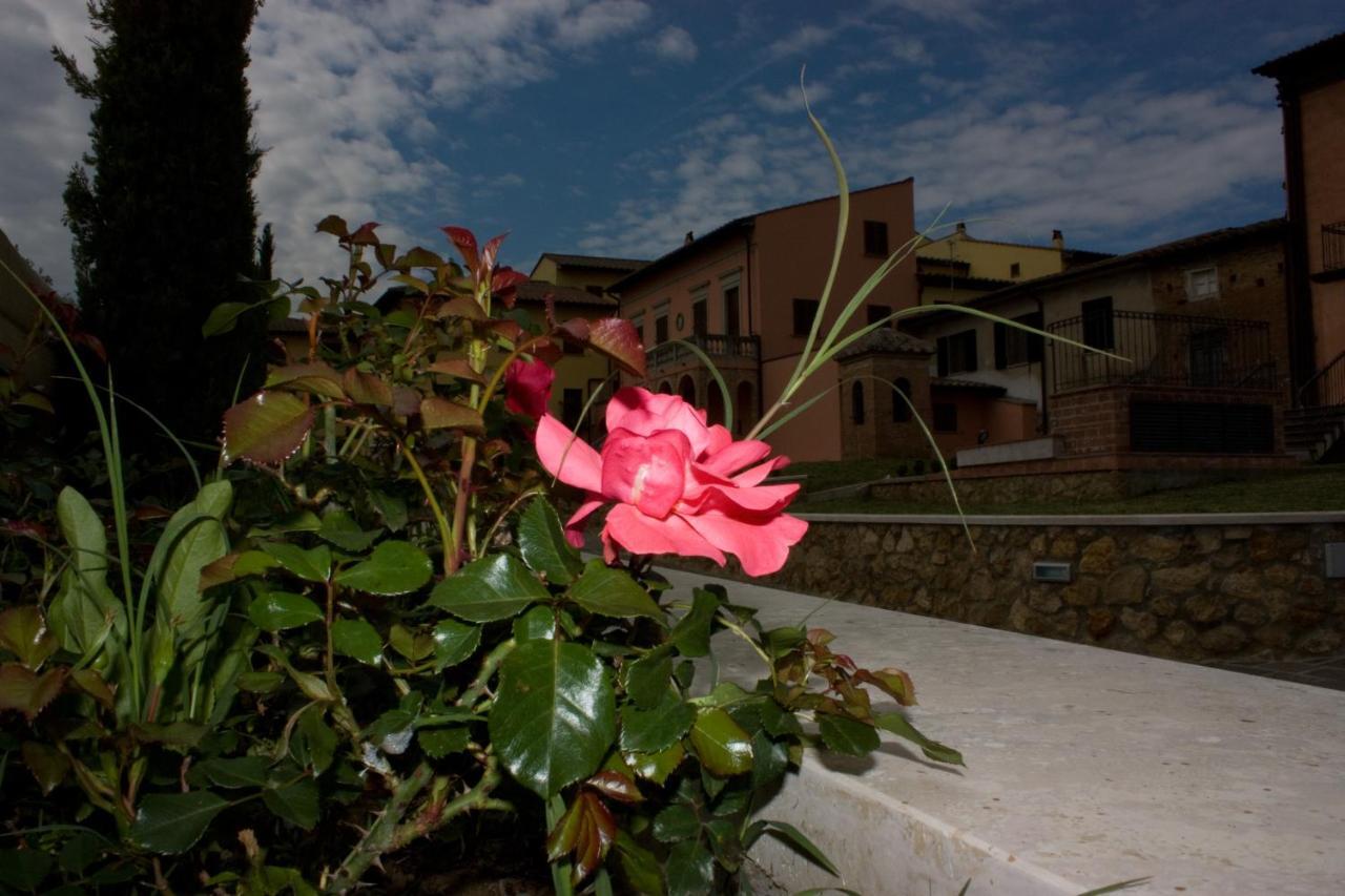 Borgo Di Gramugnana Aparthotel Usigliano Exterior photo